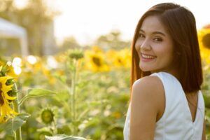 有骨气的女人，宁可孤独也不苟活！50岁后放下不适合的人，不再“将就”后，幸福自然来