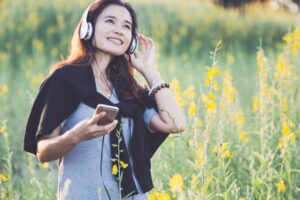 谁的人生没有挫折过?专家建议“这样”做,即使过去不幸,依然可以获得幸福!40岁后愈来愈快乐