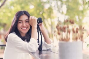 不评价别人是修养，不理会别人的闲言闲语，是修行！幸福修行，把别人评价放一边去