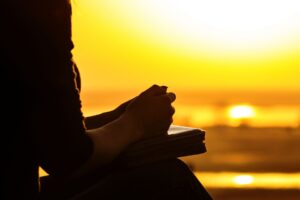 学习接住他人,成为真正的大人!张曼娟:把情绪抽离,练出臂力、耐力、慈悲力