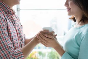 黄昏之恋感情更好！“我花了52年才找到他”人生别再设限，快乐是自己找的