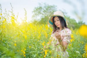 中年后的“负面情绪”是珍贵的礼物！先“这样”转念，活在当下才不是空谈