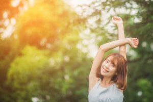 若遇到有人评价你，回他“这句话”！人生有限，太在意别人就是跟自己过不去