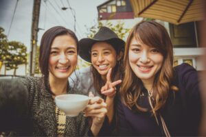 人一生最接近你的只有60个朋友…中年后,没有交集的人果断删除!不要留下一堆烂虫吃掉你快乐的根本