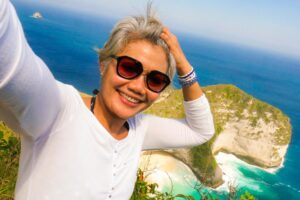 人生是“只限本次旅程使用”的单程车票,接受变老,人生下半场更快乐!