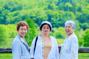 50岁后,把握当下!退休教师:朋友间的交往,有时只要一句话,就是很好的互动