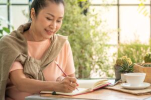 一把大火，烧掉堆积十年的家用品后才体悟：人生，没有任何一样东西是不可取代