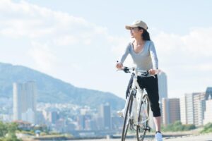 不管世俗眼光做自己！她40后专谈姊弟恋，保持20岁少女心寻真爱