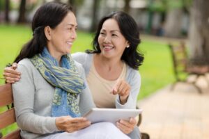 习惯贬低身边的人，来抬高自己？50后克制社交，2种会控制你的朋友，一定要划清界线