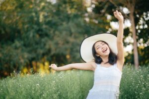 人生里，老实人有老实人的福气！面对生活能诚实自律，生活会回馈给你慷慨的礼物