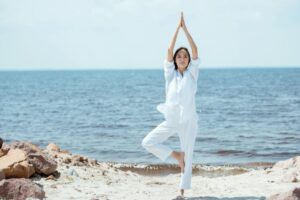 真正的自由,是心无挂碍!在束缚里没有了束缚感,是心无所住,内心没有边界和围墙