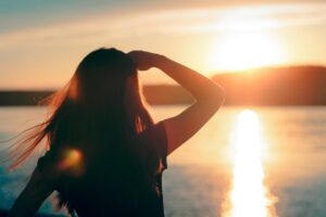 中年后被离职被离婚,都是人生课题 培养“心理免疫力”,迎战失落情境来袭