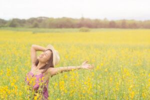 吃饱睡饱，人生不怕！中年后让人值得活的，是生活如此悲哀，我们仍拼命追求快乐