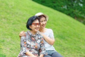 一家人住，也有一家人的热闹！女儿对母亲告白：一起生活，想有天你老了做菜给你吃