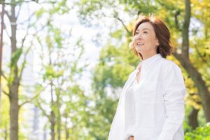 情绪是云，你是那片天空！接纳每一刻的自己，面对负面情绪、学会共处，只需这样做