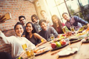 50后，别再为不喜欢你的人难过伤心！拥有“被讨厌”的勇气，才是善待自己、做自己