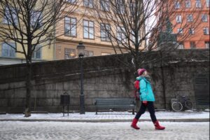 人生最怕执着，放不开！换条路走，或许是好风景，至少你愿意尝试改变，而不是放弃