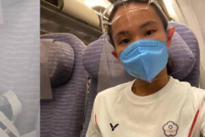 戴资颖赴日坐经济舱惹议，一个羽球界前辈这样看：“教练们坐经济舱，选手敢坐商务舱?”