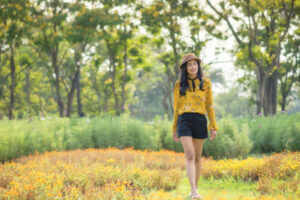 朋友,选择留下合适舒服的!活到中年时间很宝贵,不需保留给“会伤害你的人”