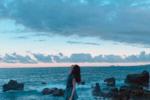 年纪愈大后不要纠结过去,接受宇宙的安排!柯佳嬿:我是向日葵,不勉强开成玫瑰