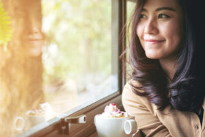 开始欣赏苦痛的美,它便会开始转化!现在,只感觉到生命正向的因子、无限的感恩