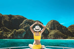 工作成就不能让你荣耀一辈子，生活成就才可以！逼自己工作、存钱、买房才是悲剧