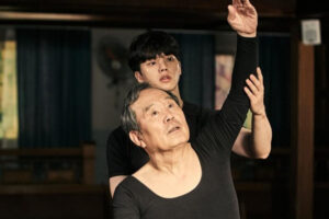 70岁才学跳芭蕾!《如蝶翩翩》告诉中年后的我们:直到最后,都要让自己“学习”并幸福着