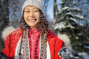 不要被定义在别人的框架里！若你向往自由自在的世界，请踏出那一步尝试不一样人生