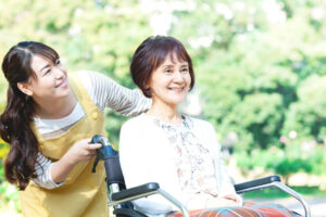 几十通未接来电、赶到医院已错过外婆最后一面!她怨恨自己:外婆走前,还念着我的名