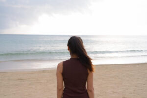 她开口拿家用，被先生呛不是才拿过？依赖让人失能：不伸手、自己赚，别过没尊严日子