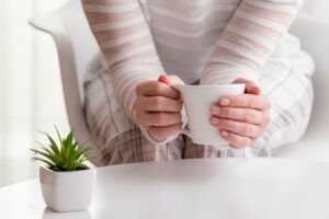 “孝顺”让你好疲惫？同时照顾婆婆和孩子，自己却失眠、情绪暴怒怎么办？