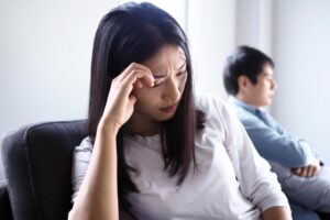 如何摆脱精神霸凌？首要认清婚姻真相：期待别人给幸福，结局往往很不幸