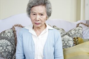 什么都嫌东嫌西、看不顺眼！面对“泼冷水型父母”，我该怎么办？