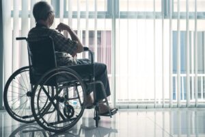 卖房给儿子留美、结婚生女,自己老后中风却拮据度日!拒当下流老人,这2件事一定要牢记