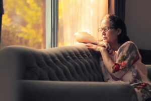 你听过“防儿啃老”吗?TW父母习惯“持续给子女经济支持”,孩子不独立,怪谁?