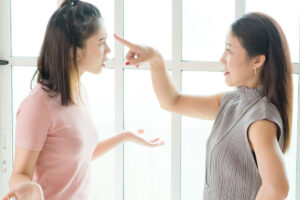 婆媳不和、手足竞争…自己人何苦为难自己人?