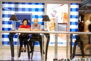 别说以后赚大钱、有时间再带你去旅行…有一天你会后悔没有在父母健康时,带他们去想去的地方