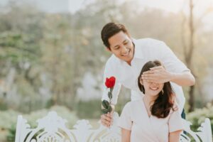 谁说婚姻是爱情的坟墓？40岁后，试着用这样简单的一句话，找回伴侣间最熟悉的亲密感