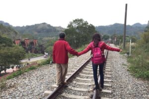 原来,一起剥蒜头,就是老夫老妻的浪漫!男人们,开始学做一些家事吧