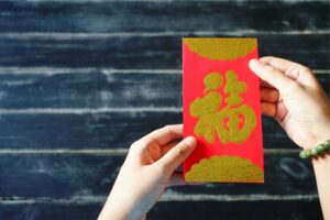 关心父母红包花去哪,妈妈竟回“干脆把钱还你啦”!过年注意2件事,能包红包的人都是好命人