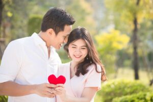 人到中年，夫妻感情逐渐变淡？婚姻长久的秘密：少一点“自己”，多一些“我们”