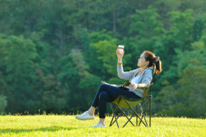 丈夫去世后,不依赖子女选择山居生活!老太太体悟:失去,就是独立的开始