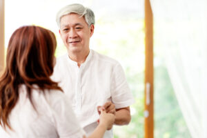 一起小旅行、到高级餐厅吃饭，共度退休时光！预防“熟年离婚”，50岁开始这样生活