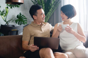 在父母面前绝不吵架,尽量表演夫妻恩爱!成熟婚姻是多一点演技,少一些烦恼