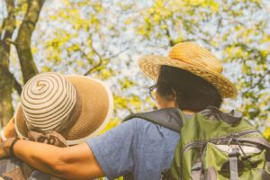 媳妇不想同住,她成全30多岁儿婚姻搬到庙里 老太太:知足常乐,人生智慧就圆满