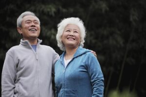 经历惨烈前任婚姻,他们在60岁共度二春!老夫妻:退休后做到3件事,更要谈恋爱