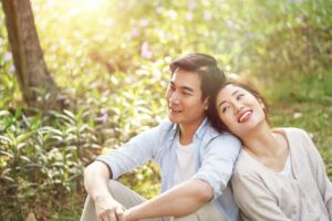 在一起这么多年，妻子气愤婆婆永远比她重要！先生：我对爸妈是报恩，对你是爱