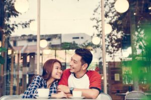 没有安全感的爱不会幸福!3个故事告诉你:想让婚姻走得顺,首先要完整自己