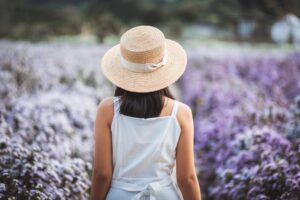 你不把钱给弟弟，就别回娘家！她被情绪勒索半辈子，面对“不孝”两字，只能这么做