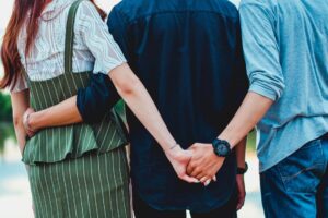 花心熟女玩火快焚身，怎么了结？卒婚或婚外恋都OK，基本礼貌顾好才能脱身